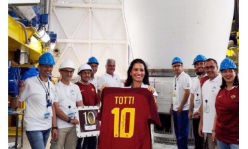 Fransesco Toti AS ROMA Ikut Terbang ke Luar Angkasa 